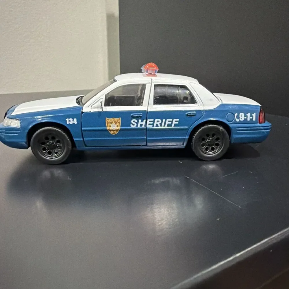 Jada 1/32 Scale 35728 - Rick Grimes Ford Crown Victoria Sheriff The Walking Dead